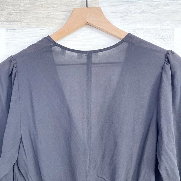 A.L.C. 100% Silk Crepe Tulip Hem Peplum Blouse Black Semi Sheer V Neck Womens 6 - Picture 5 of 9